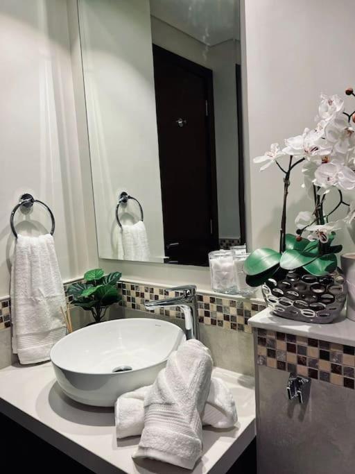 Vera Residences By Damac I 1Br Luxury Aparthotel Dubaï Extérieur photo